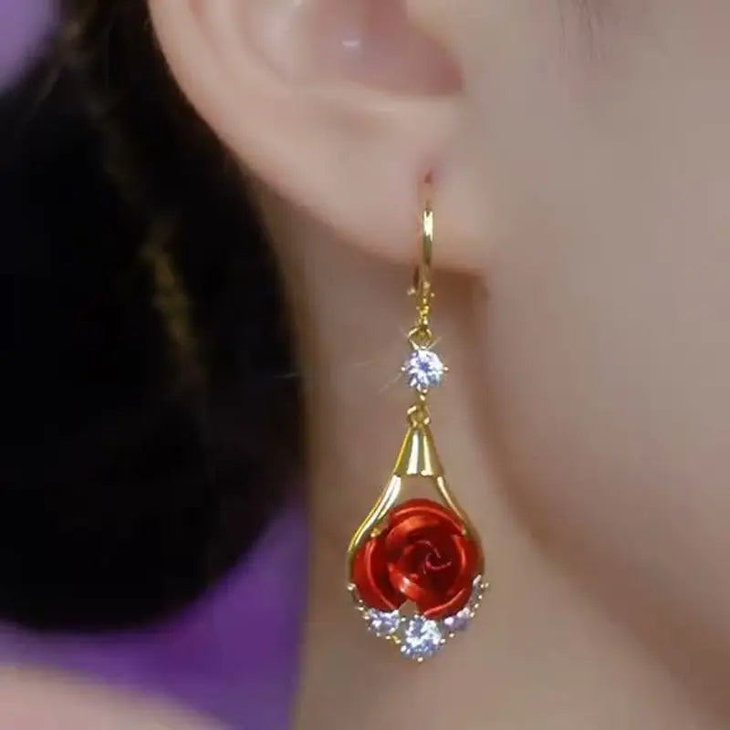 Eleganti orecchini pendenti con rosa