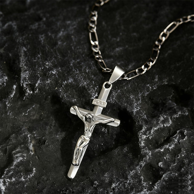 Collana con crocifisso in oro – catena regolabile e finitura scintillante