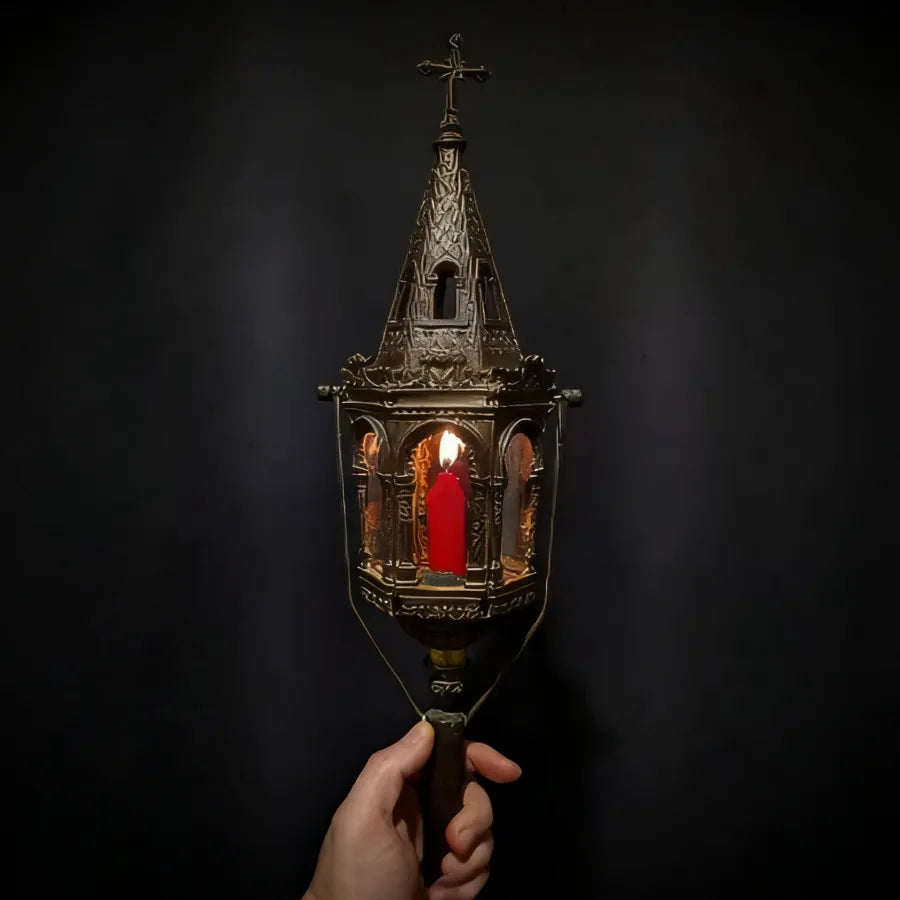 Lanterna gotica antica per candele
