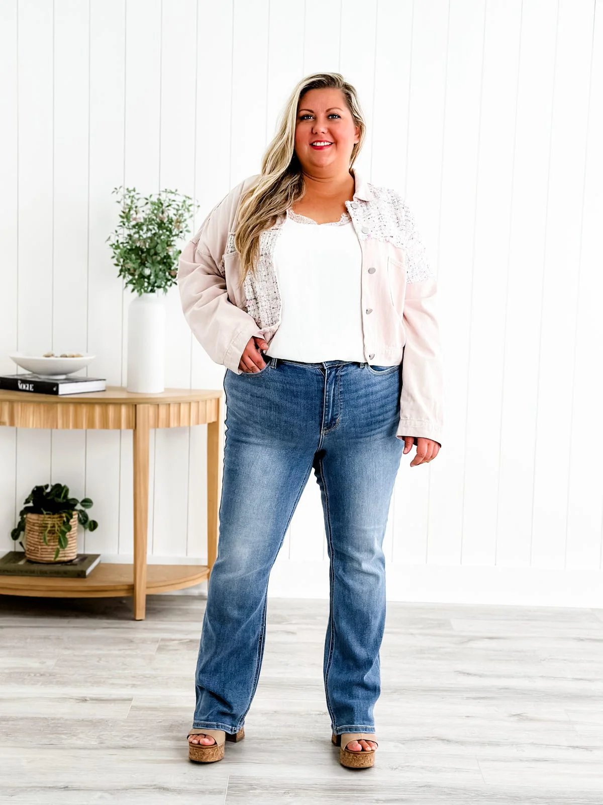 Jeans bootcut con controllo del fondoschiena