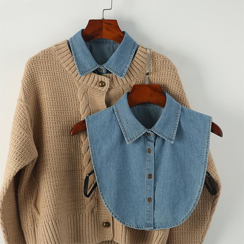 Falso colletto in denim: il capo essenziale per il layering femminile 👕