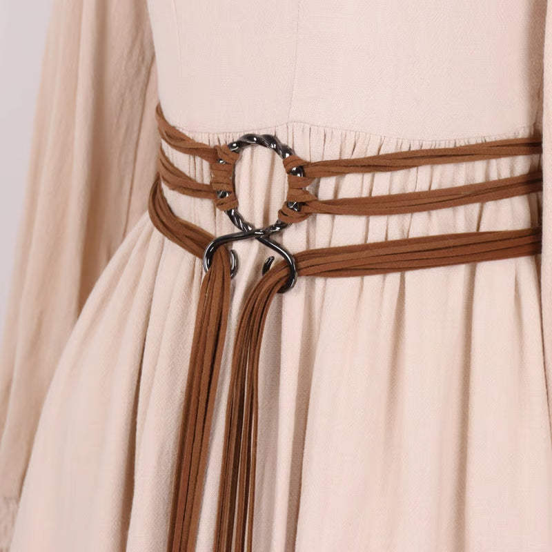 Set cintura medievale vichinga in pelle intrecciata, con fibbia ad anello e decorazioni con nappe