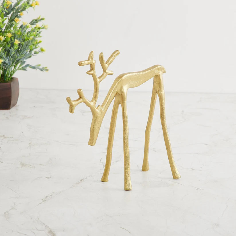 Statua di renna nera