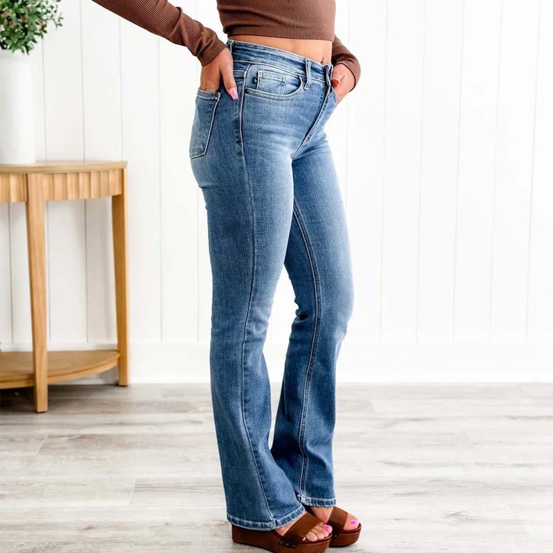 Jeans bootcut con controllo del fondoschiena
