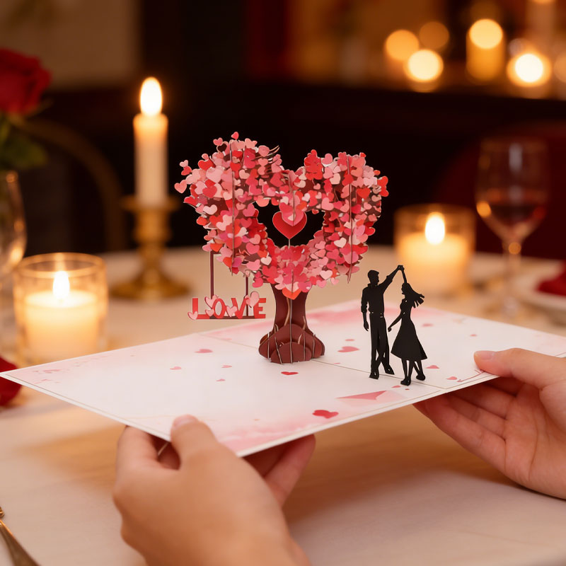 Romantico biglietto di auguri 3D “Ballando sotto l'albero del cuore”