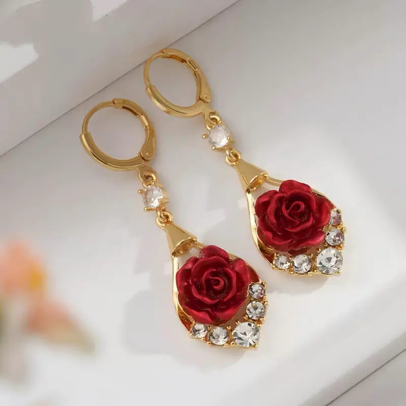 Eleganti orecchini pendenti con rosa