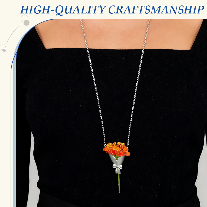 Collana con fiori dal design elegante e creativo