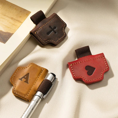 Segnalibro portapenne magnetico in pelle personalizzato