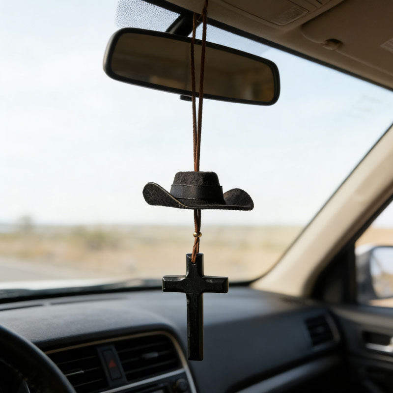 🤠 Cappello da cowboy e ciondolo per auto a forma di croce | Un viaggio all'insegna dello stile e della fede 🚗✨