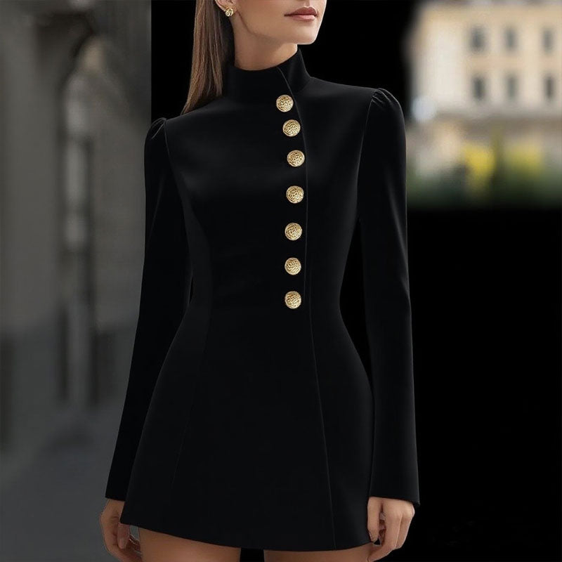 Abito aderente tinta unita con collo alto e bottone singolo👗