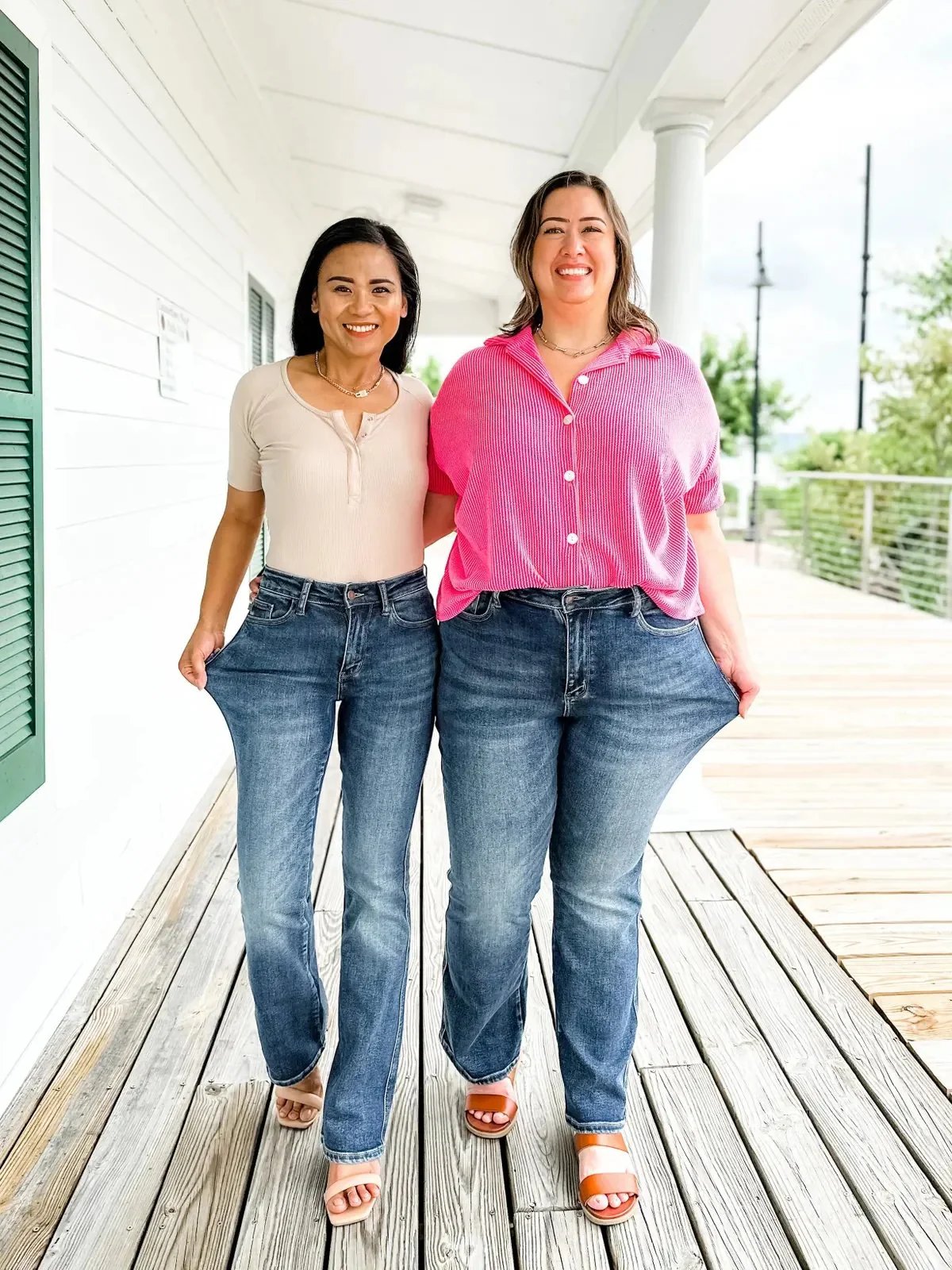 Jeans bootcut con controllo del fondoschiena