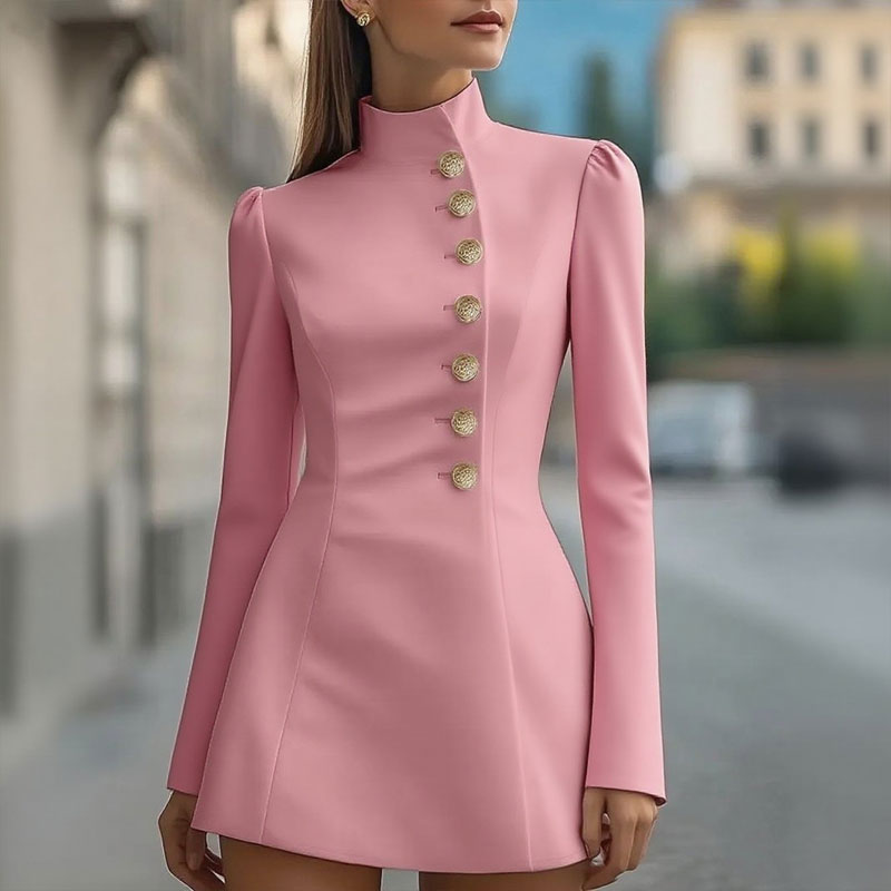 Abito aderente tinta unita con collo alto e bottone singolo👗