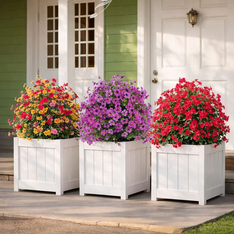 Decorazione floreale con eucalipto artificiale e violette da piantare nel terreno