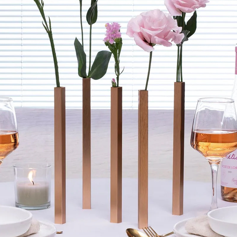 Vaso lungo con fiori magnetici