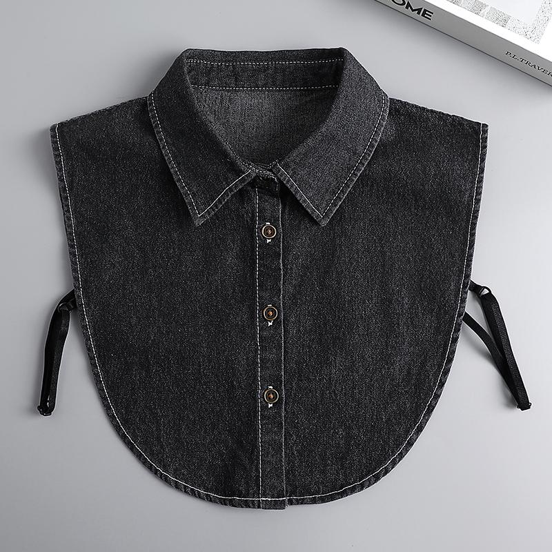 Falso colletto in denim: il capo essenziale per il layering femminile 👕