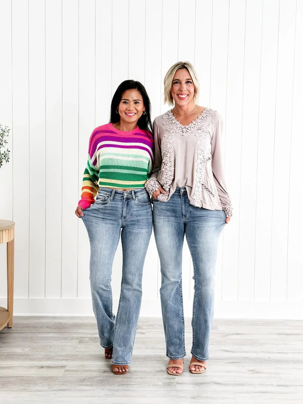 Jeans bootcut con controllo del fondoschiena