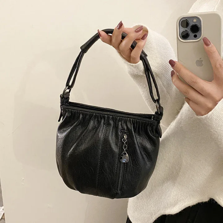 Borsa da donna plissettata in materiale morbido – Versatile, può essere portata a mano, a tracolla o a spalla 👜✨