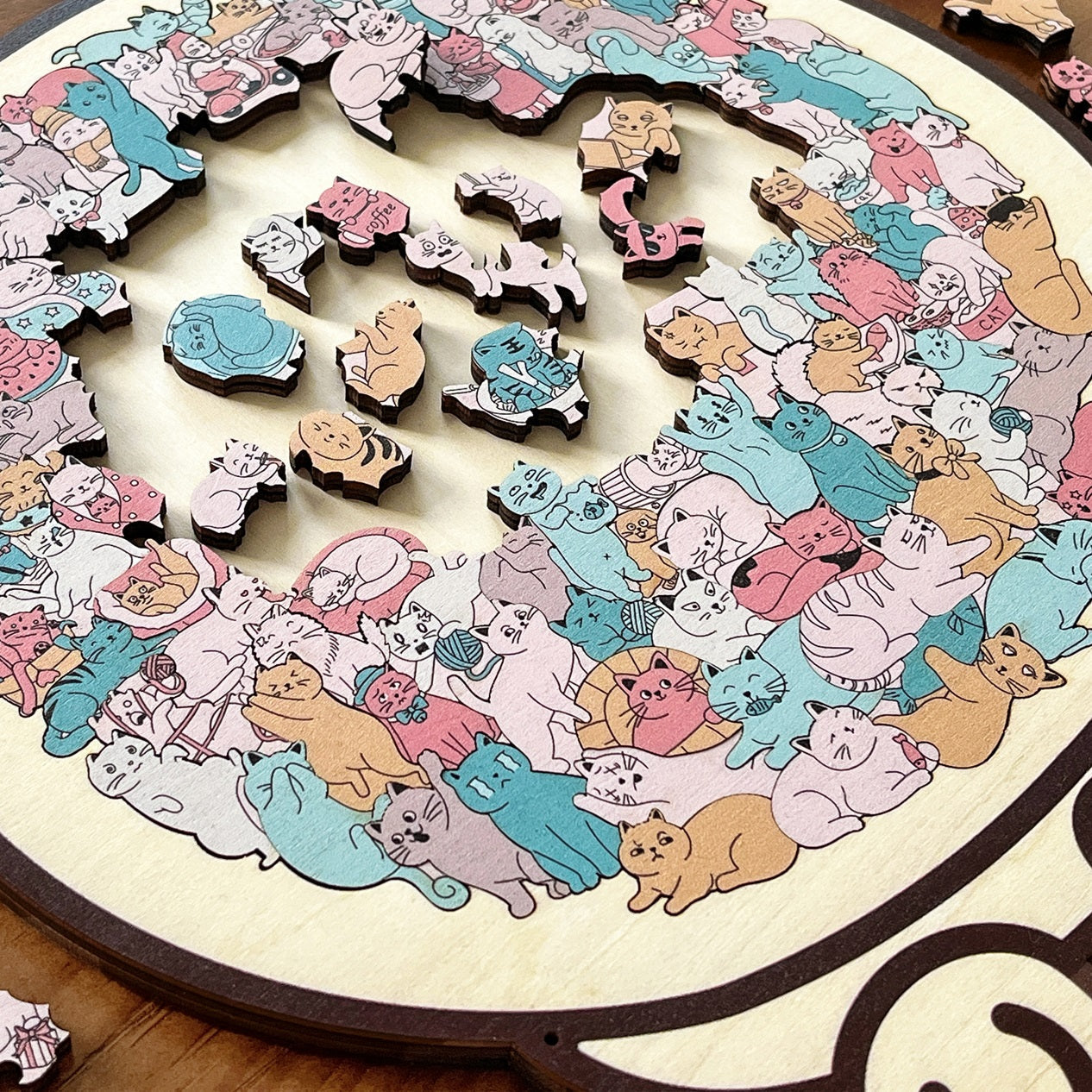 Puzzle in legno a forma di gatto dai colori di Morandi (135 pezzi)