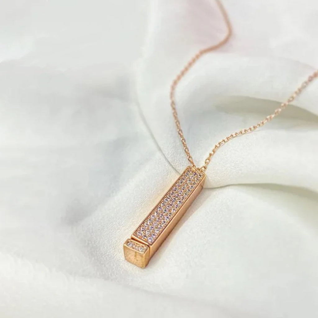 Un regalo meraviglioso! Collana con la scritta “Ti amo”