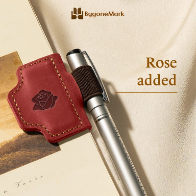 Segnalibro portapenne magnetico in pelle personalizzato
