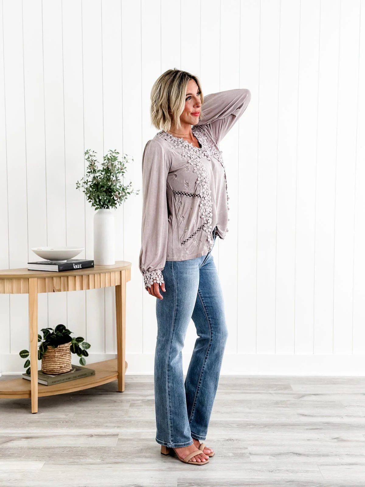 Jeans bootcut con controllo del fondoschiena