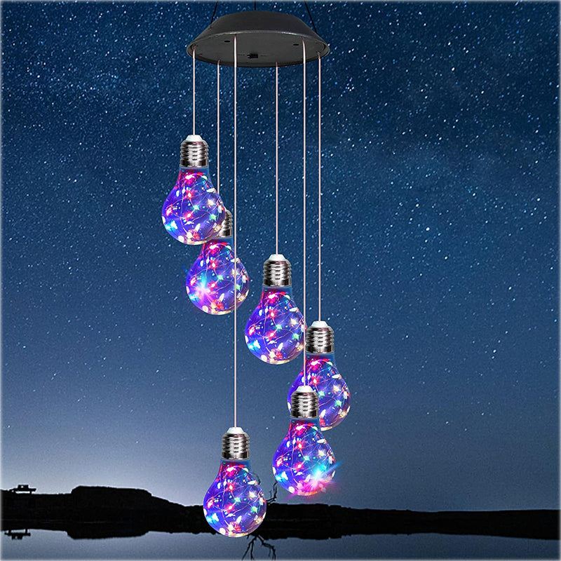 Campanelli eolici con lampadine LED colorate alimentate a energia solare