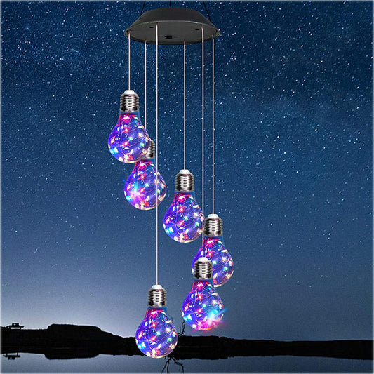 Campanelli eolici con lampadine LED colorate alimentate a energia solare