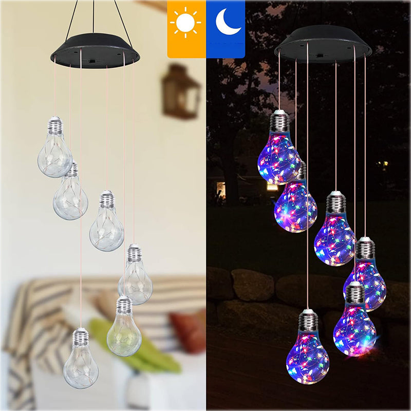 Campanelli eolici con lampadine LED colorate alimentate a energia solare