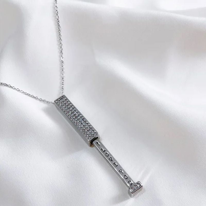 Un regalo meraviglioso! Collana con la scritta “Ti amo”
