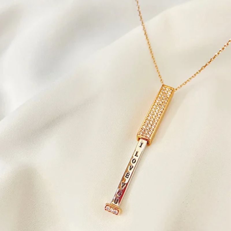 Un regalo meraviglioso! Collana con la scritta “Ti amo”