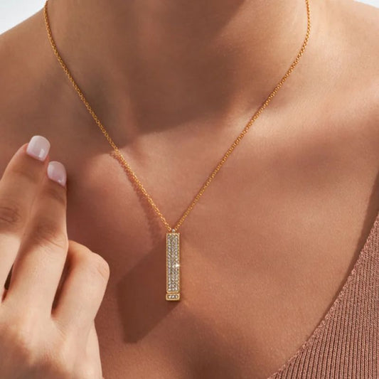 Un regalo meraviglioso! Collana con la scritta “Ti amo”