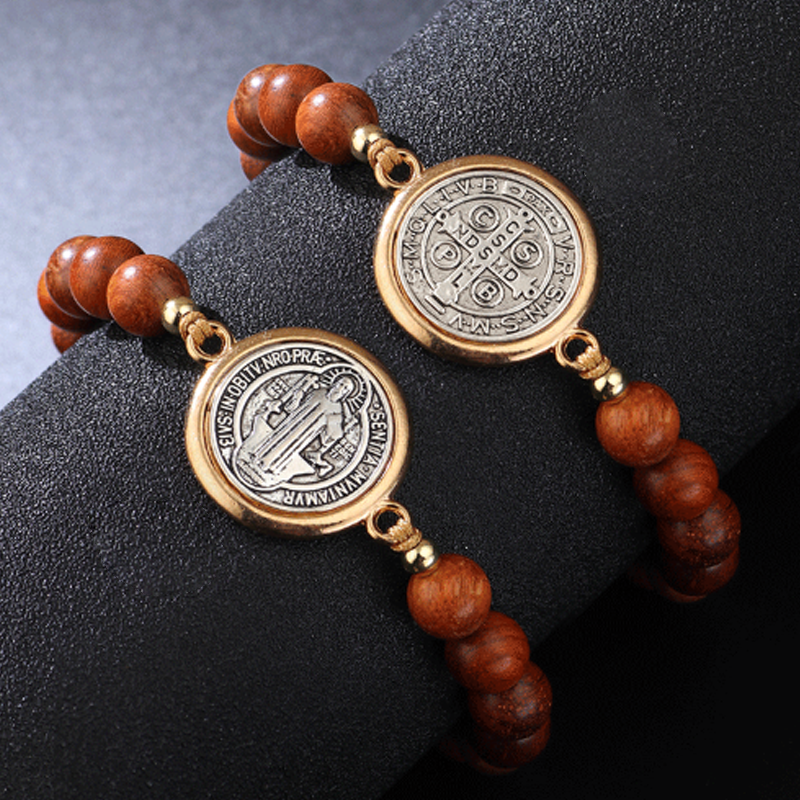 🛡️A Guardian's Companion✨Bracciale di San Benedetto con perline di legno naturale🎁Regolabile, adatto sia per uomini che per donne
