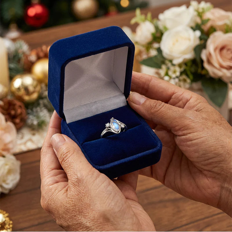💍Anello geometrico ovale con pietra di luna e dettagli in zirconia: mistico, scintillante e dall'eleganza senza tempo