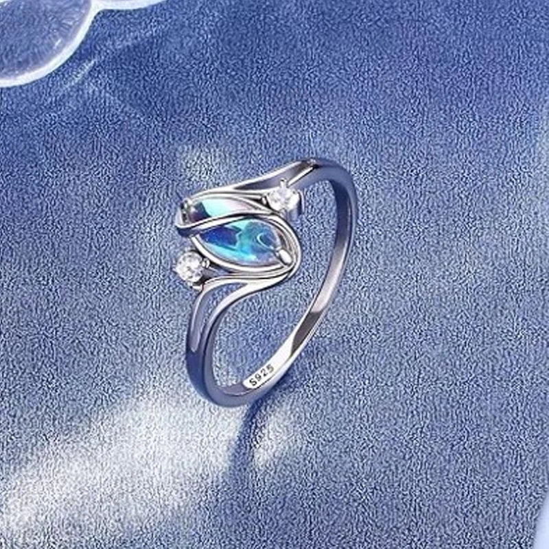 💍Anello geometrico ovale con pietra di luna e dettagli in zirconia: mistico, scintillante e dall'eleganza senza tempo