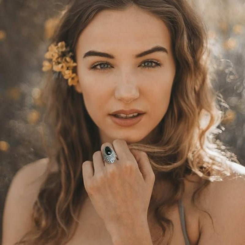Anello vintage da donna con marcassite nera