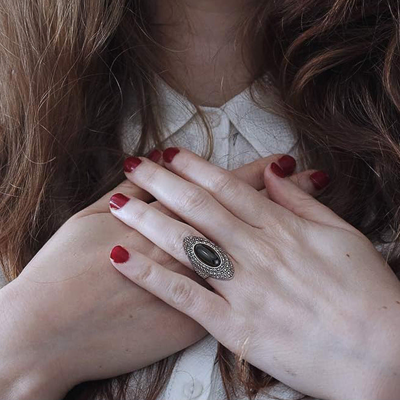Anello vintage da donna con marcassite nera