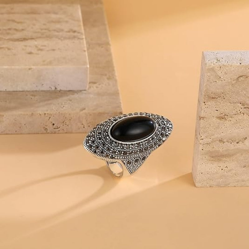 Anello vintage da donna con marcassite nera