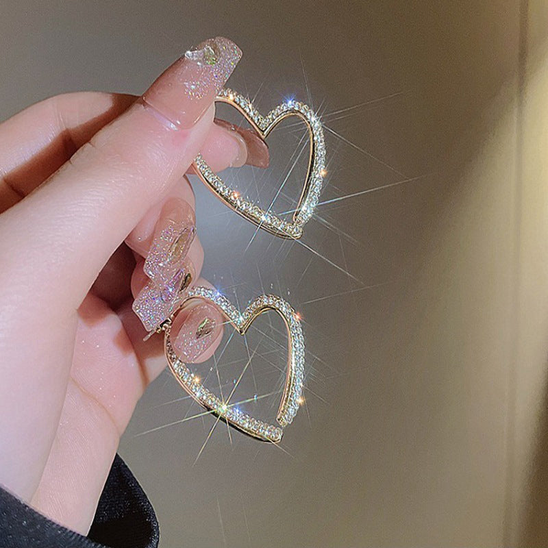 Orecchini a cuore dorati scintillanti da donna